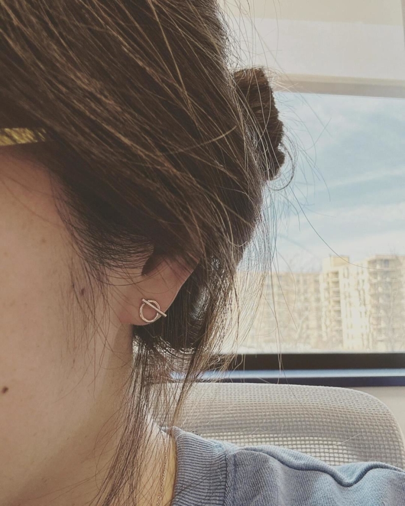 H**me5 earrings